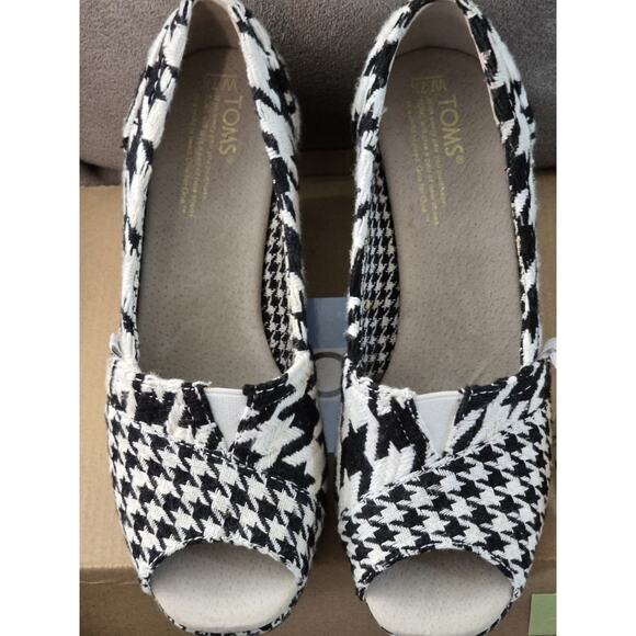 TOMS size 7.5 Black and White Scottish Houndstooth Women's Wedges Slip on NIB - Picture 8 of 8